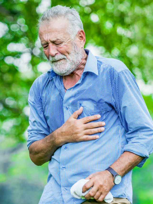 web-stories-–-6-warning-signs-and-symptoms-of-a-heart
attack