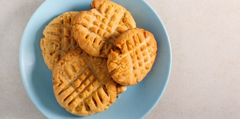 you-only-need-3-ingredients-to-make-these-crunchy,
dairy-free-peanut-butter-cookies