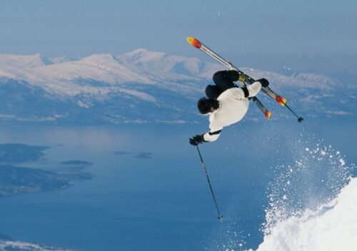 daredevil-skier-dies-while-attempting-‘high-risk-stunt’-over
highway