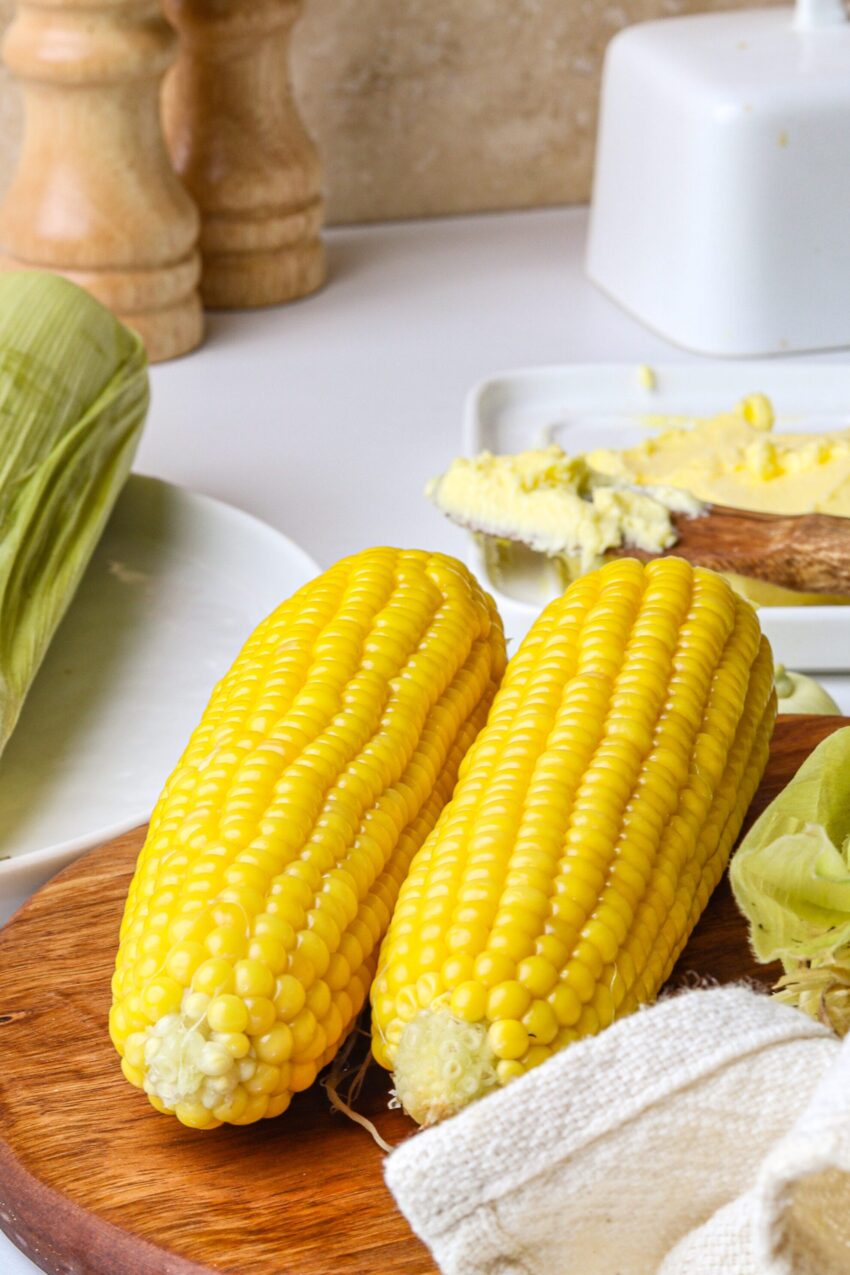 microwave-corn-on-the-cob:-an-easy-vegetable-side-dish-in-minutes!