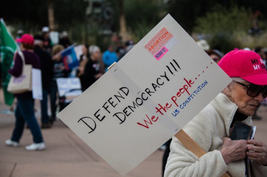 conservative-justices-stir-trouble-for-republican
politicians-on-abortion
