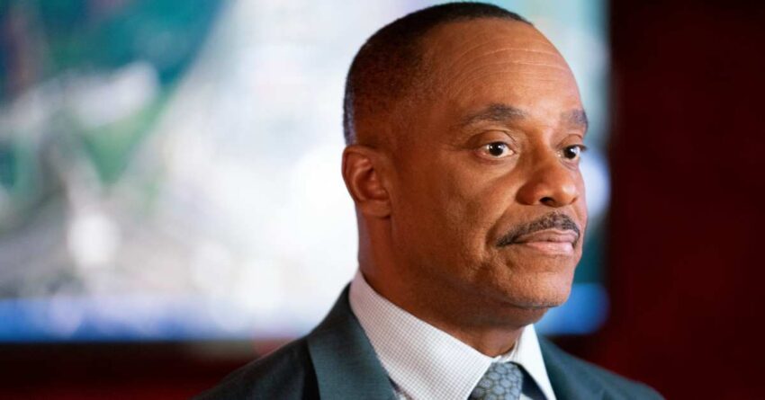 ‘ncis’-star-on-how-the-franchise’s-‘blue-collar-approach’
has-led-to-success