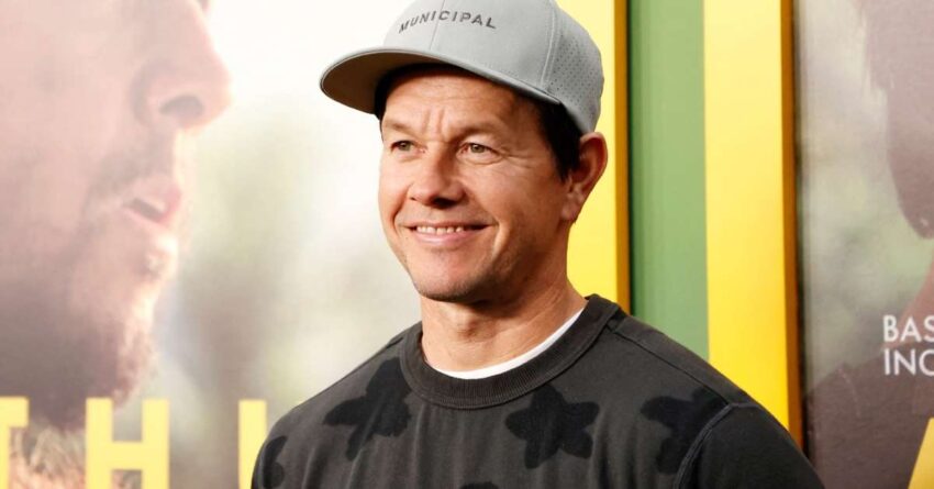 mark-wahlberg-shares-rare-family-photo-with-his-two
sons