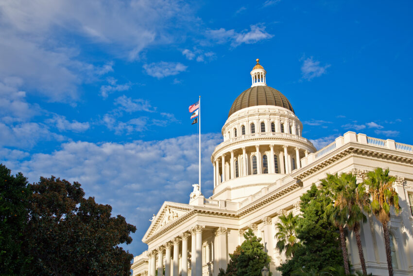 en-california,-legisladores-presionan-para-que-inspectores
de-salud-locales-visiten-instalaciones-de-inmigracion